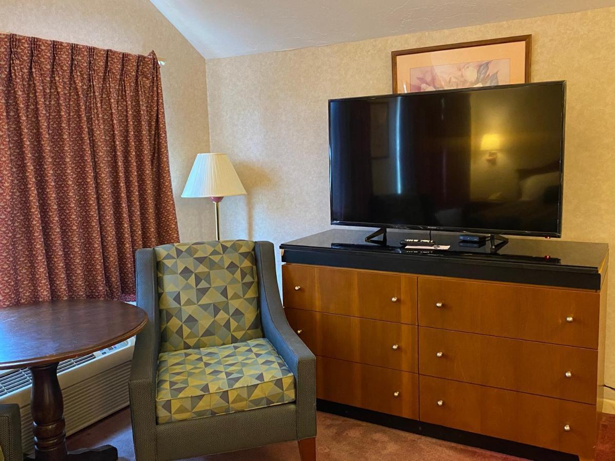 Economy Lodge 682 Main St スターブリッジ エクステリア 写真