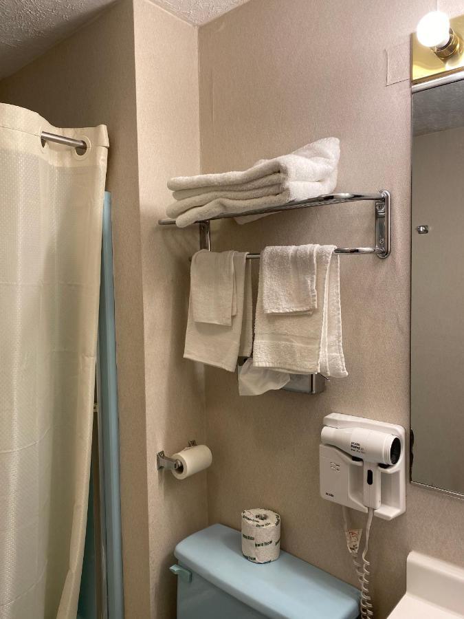 Economy Lodge 682 Main St スターブリッジ エクステリア 写真