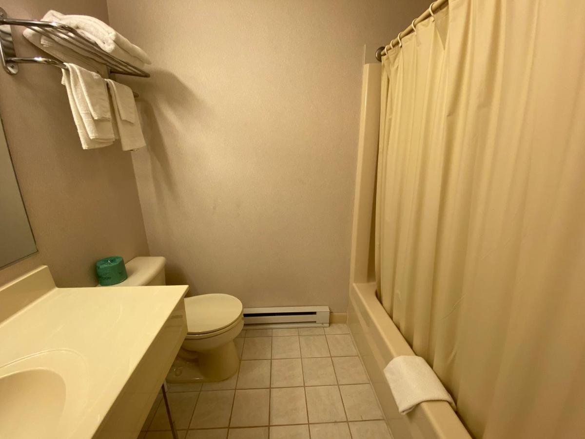 Economy Lodge 682 Main St スターブリッジ エクステリア 写真