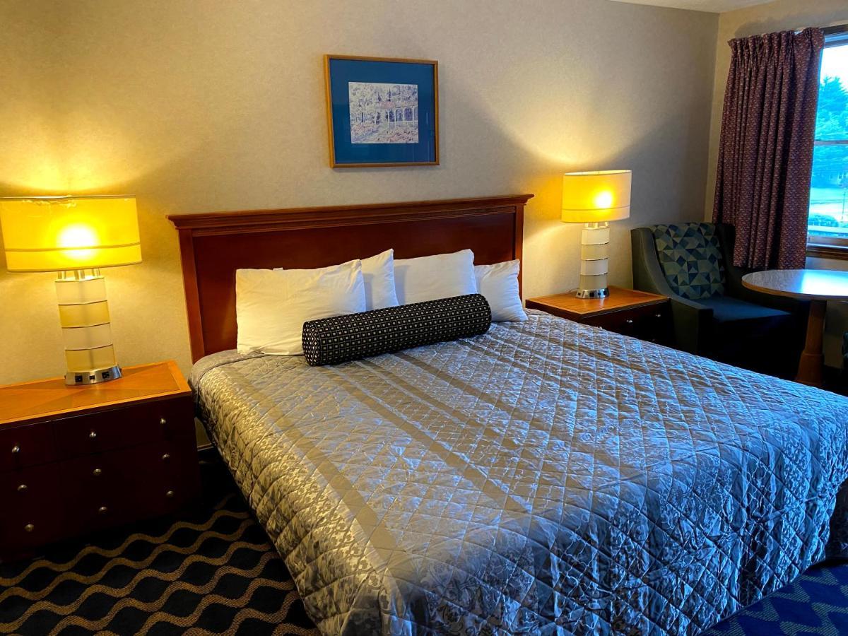 Economy Lodge 682 Main St スターブリッジ エクステリア 写真