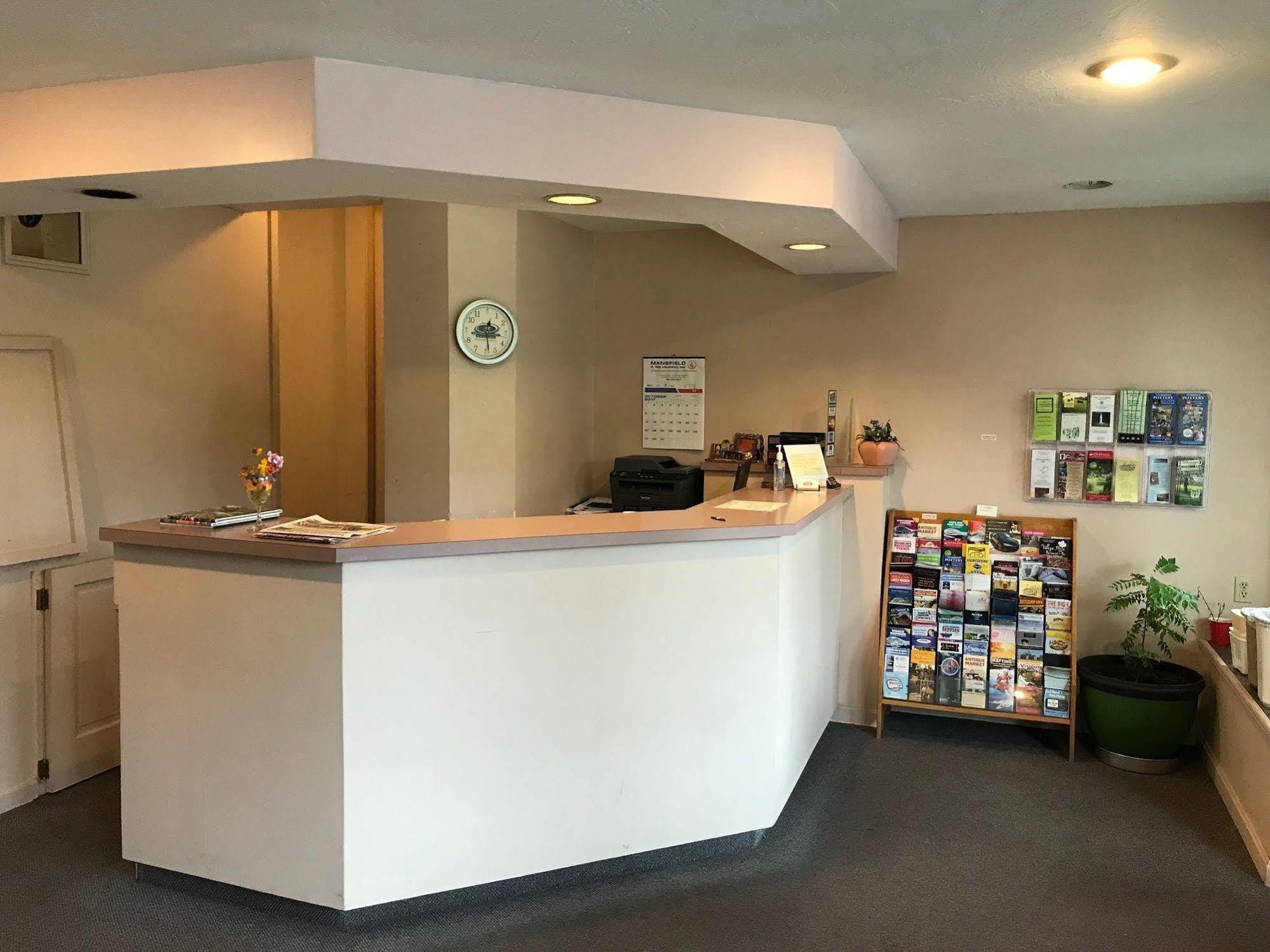 Economy Lodge 682 Main St スターブリッジ エクステリア 写真